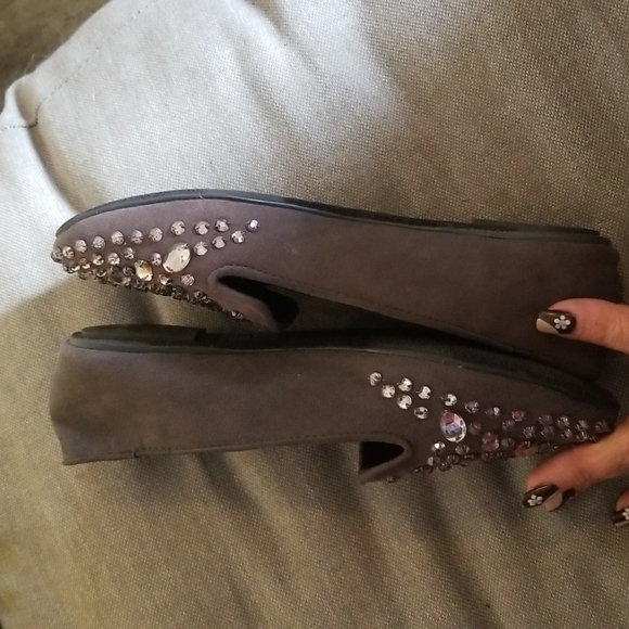 Vera Wang Embellished Flats - Picture 4 of 5